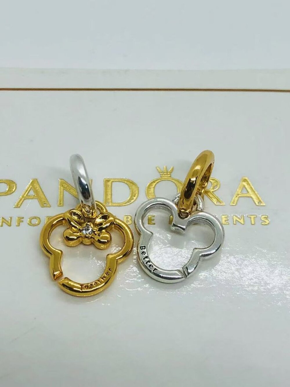 Pandora Disney Mickey Mouse & Minnie Mouse Splittable Dangle Charm - Picture 4 of 4